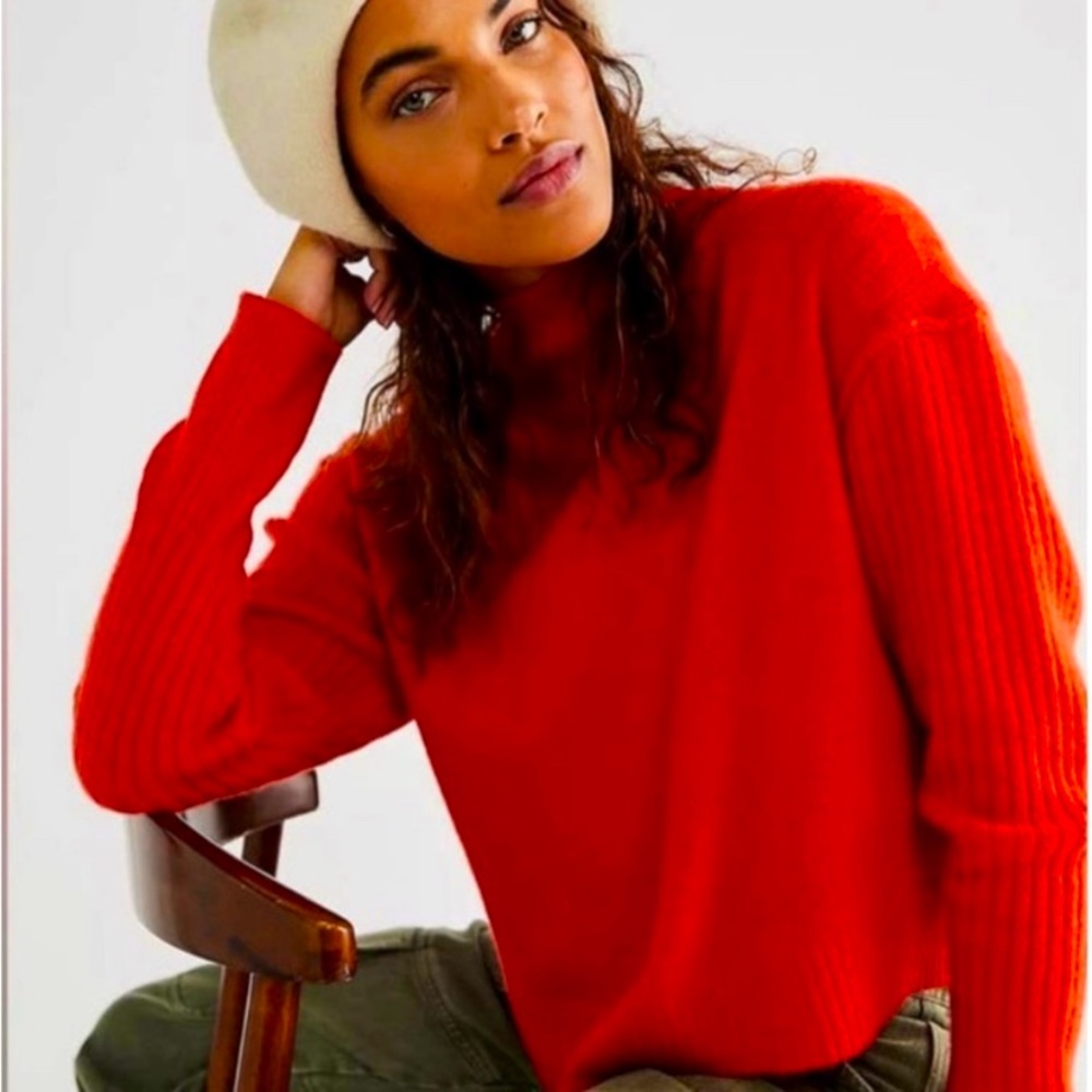 Free People- NWOT 100% Cashmere Aubrey Turtleneck Sweater in Size XS